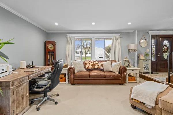 $550,000 | 340 Stonehurst Lane, Roselle, IL 60172