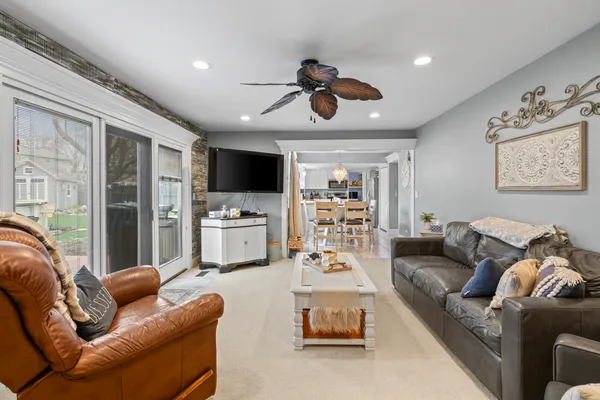 $550,000 | 340 Stonehurst Lane, Roselle, IL 60172
