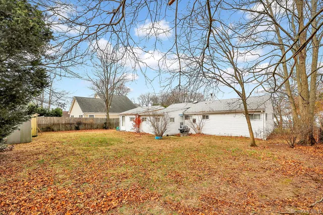 $515,000 | 34 Tamarack Street, Central Islip, NY 11722