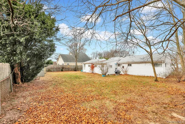 $515,000 | 34 Tamarack Street, Central Islip, NY 11722