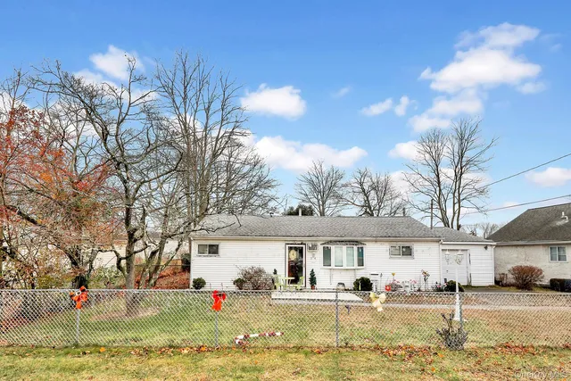 $515,000 | 34 Tamarack Street, Central Islip, NY 11722