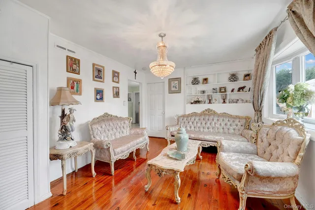 $515,000 | 34 Tamarack Street, Central Islip, NY 11722