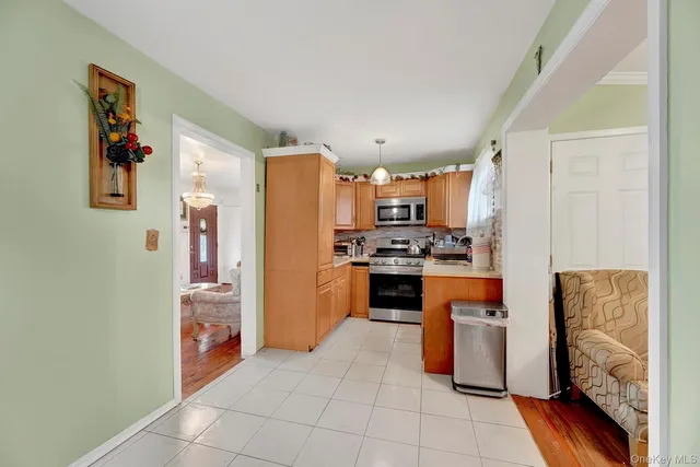 $515,000 | 34 Tamarack Street, Central Islip, NY 11722