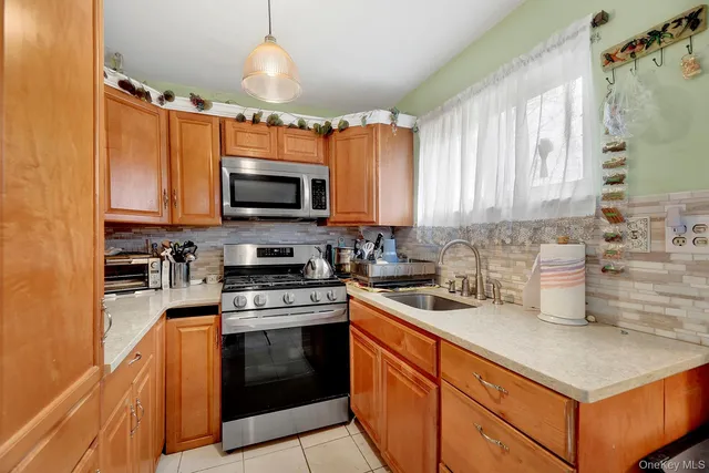 $515,000 | 34 Tamarack Street, Central Islip, NY 11722