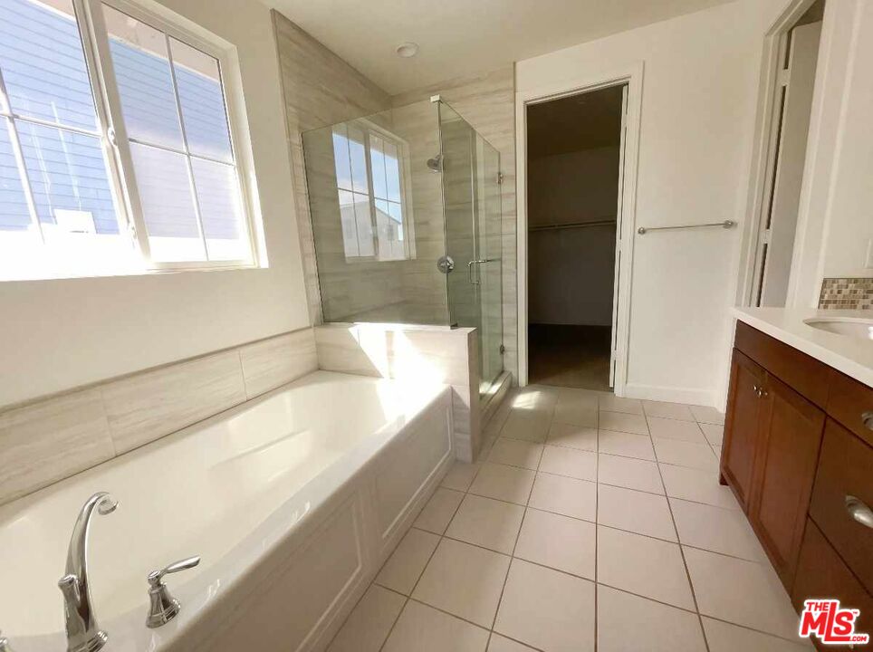 264 Rose Street Fillmore, CA 93015 - Photo 18 of 24 a bathroom with a bathtub and a shower