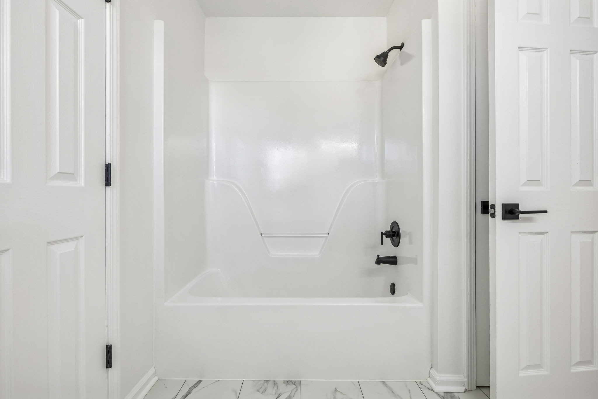 803 Pebble Point Mount Juliet, TN 37122 - Photo 23 of 39 a bathroom with a bathtub