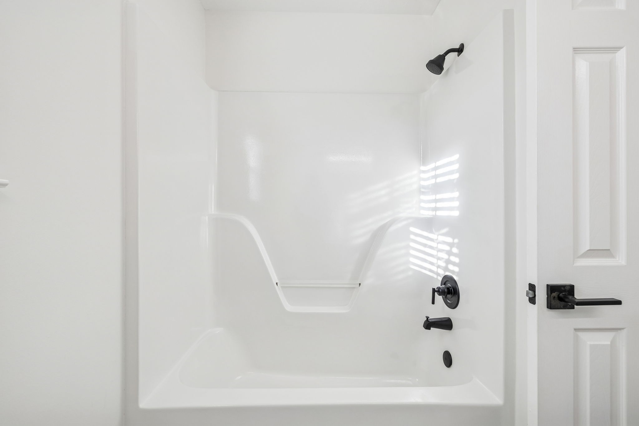 803 Pebble Point Mount Juliet, TN 37122 - Photo 30 of 39 a bathroom with a bathtub