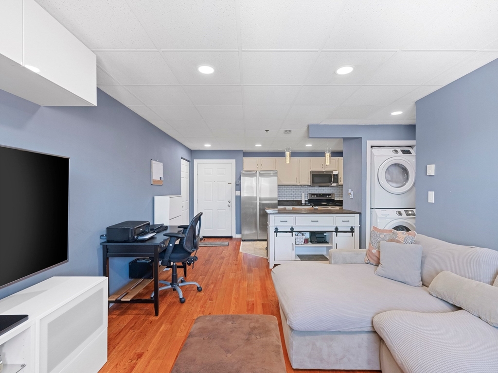 64 Foster Street, Unit 403 Peabody, MA 01960 - Photo 11 of 27