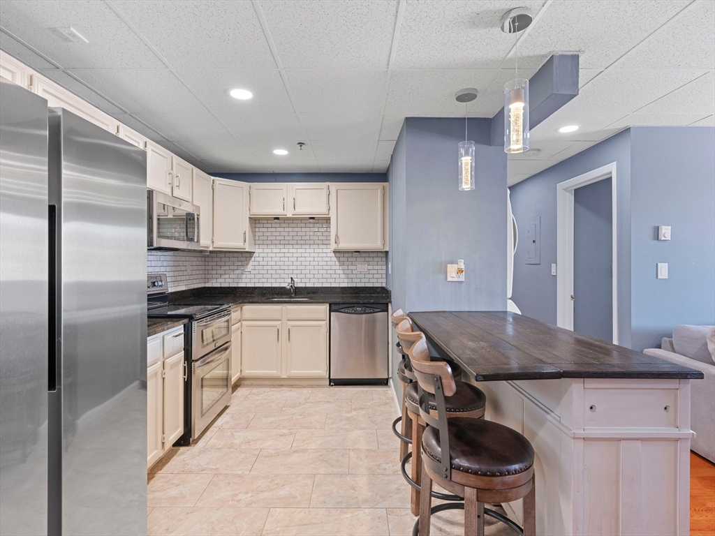 64 Foster Street, Unit 403 Peabody, MA 01960 - Photo 16 of 27