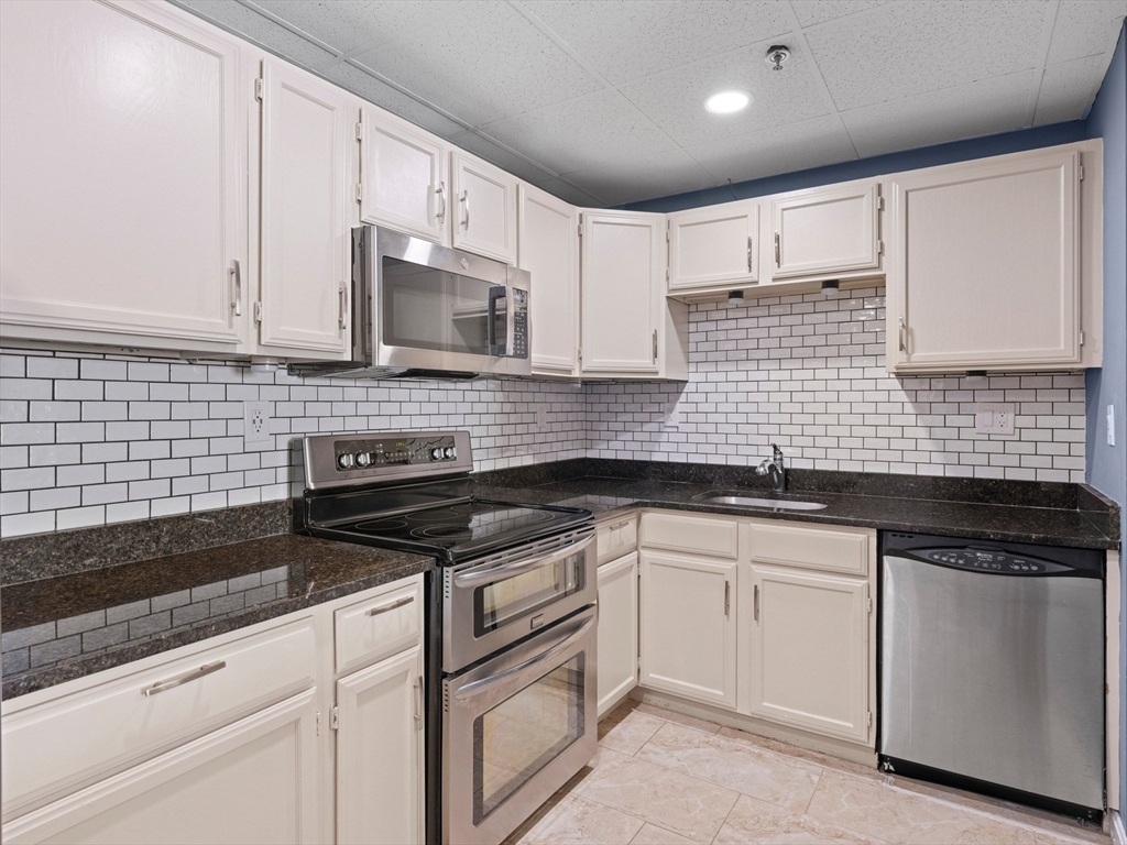 64 Foster Street, Unit 403 Peabody, MA 01960 - Photo 17 of 27