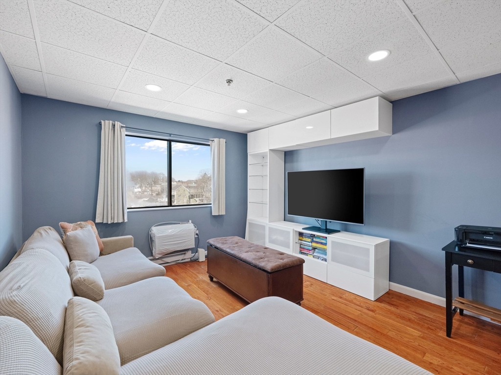 64 Foster Street, Unit 403 Peabody, MA 01960 - Photo 9 of 27