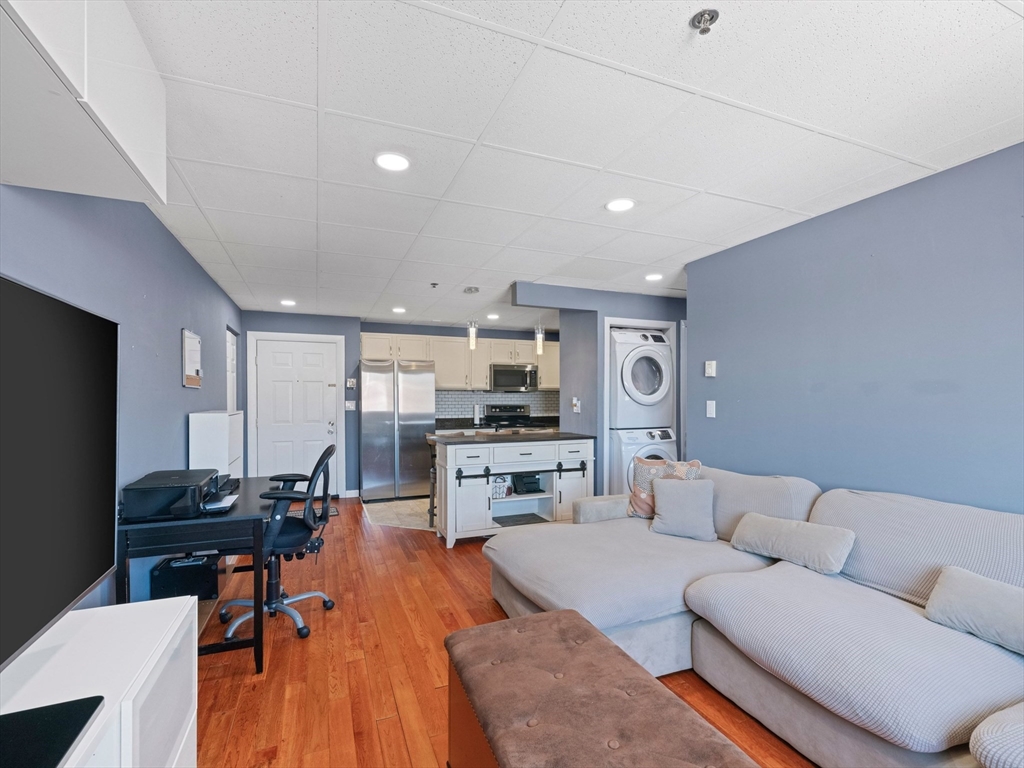 64 Foster Street, Unit 403 Peabody, MA 01960 - Photo 10 of 27