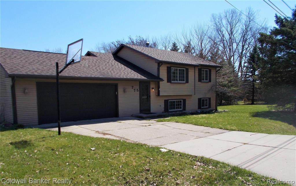 775 Grace Avenue Rochester Hills, MI 48307 - Photo 1 of 20
