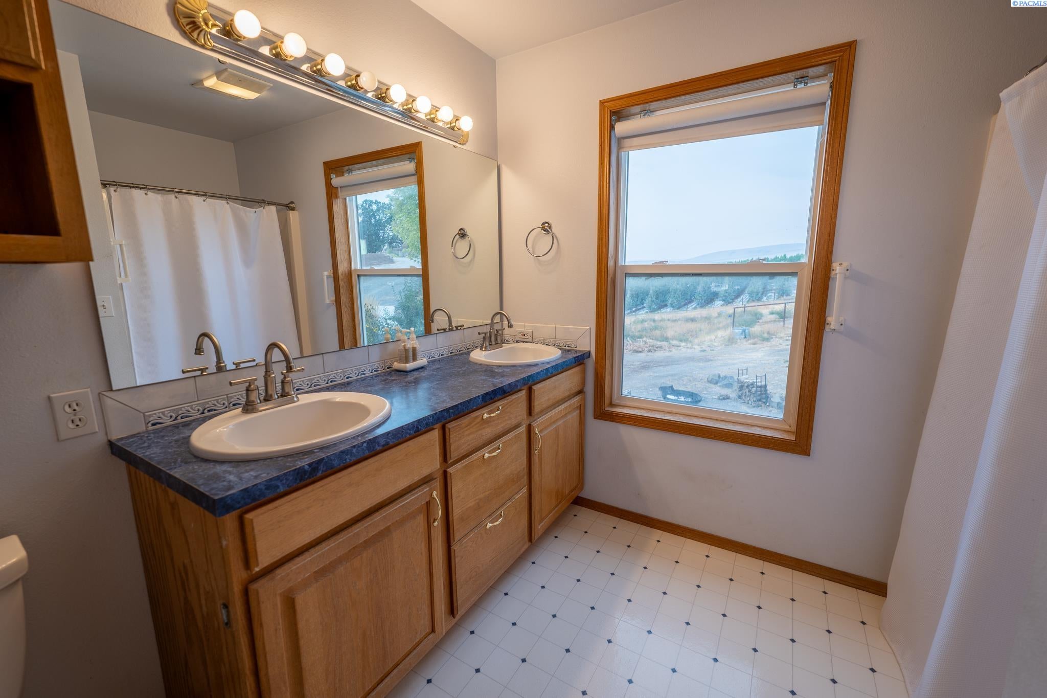 1394 Lombard Loop Road Wapato, WA 98951 - Photo 14 of 23 Gallery Image 14
