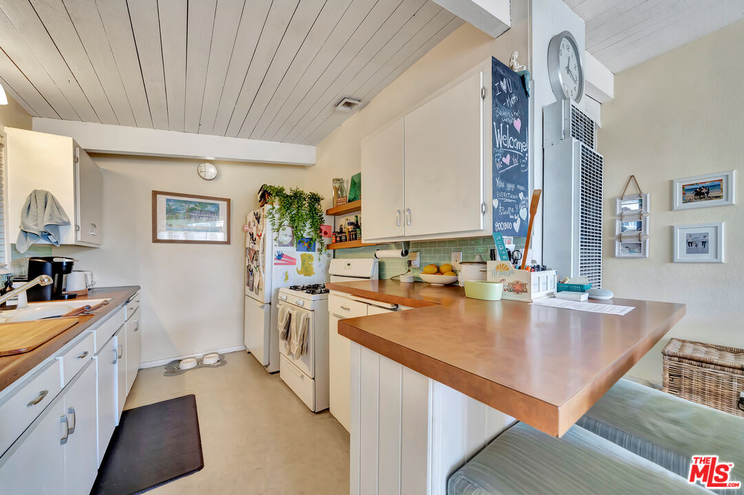 110 Paseo De La Concha Redondo Beach, CA 90277 - Photo 6 of 14 a large kitchen with a lot of counter space