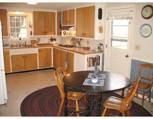 11 Baldwin Road Warwick, RI 02886 - Photo 6 of 11 Kitchen.