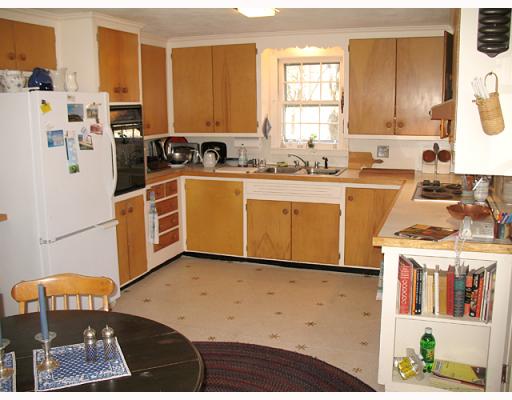 11 Baldwin Road Warwick, RI 02886 - Photo 7 of 11 Kitchen.