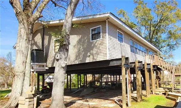 $180,000 | 19123 Owl Bayou Road, Ponchatoula, LA 70454