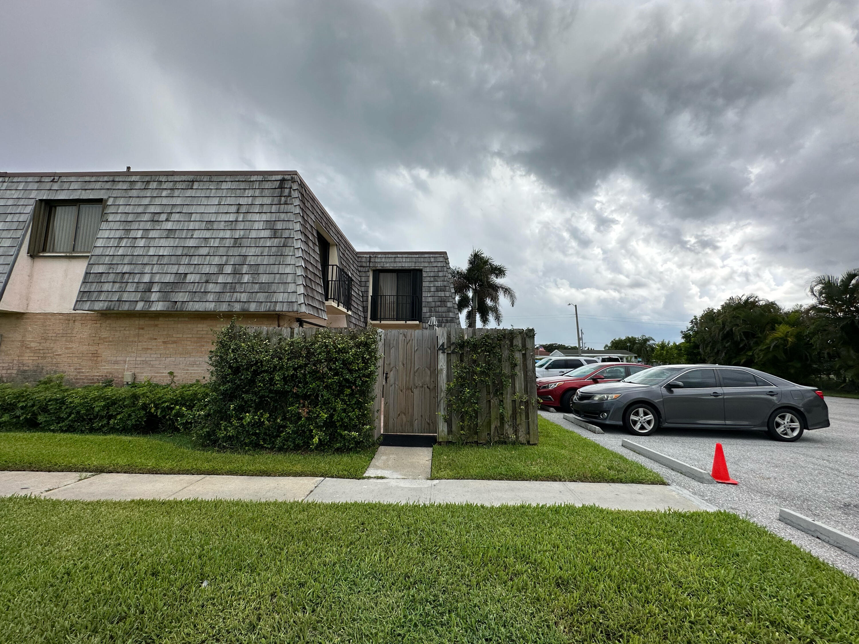 421 Arabian Road Palm Springs, FL 33461 - Photo 3 of 28 Entry