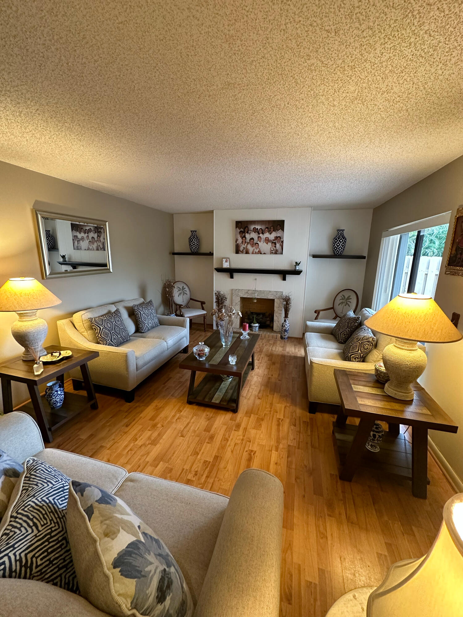 421 Arabian Road Palm Springs, FL 33461 - Photo 7 of 28 Living Room