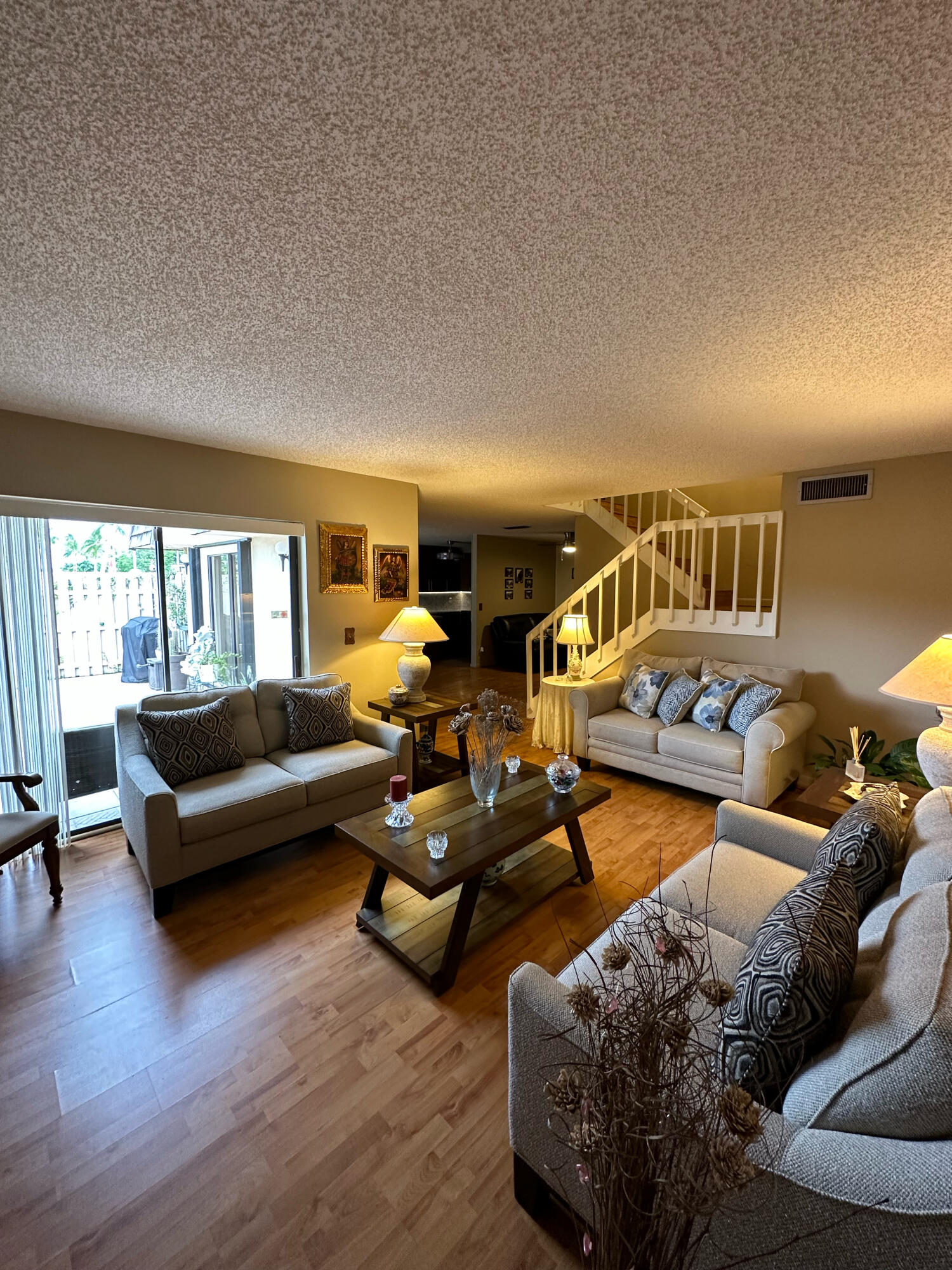 421 Arabian Road Palm Springs, FL 33461 - Photo 8 of 28 Living Room
