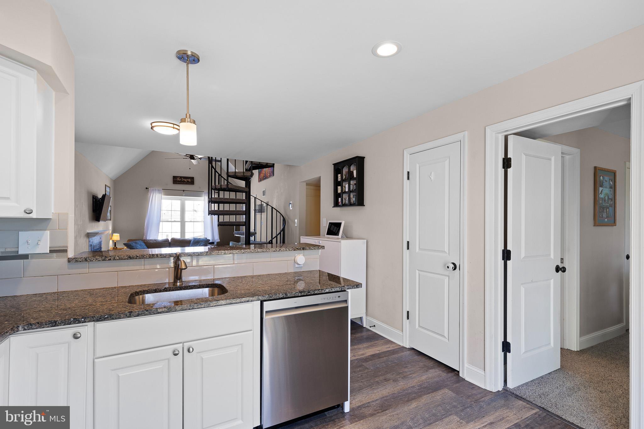 316 Hunters Road Swedesboro, NJ 08085 - Photo 11 of 32 Kitchen