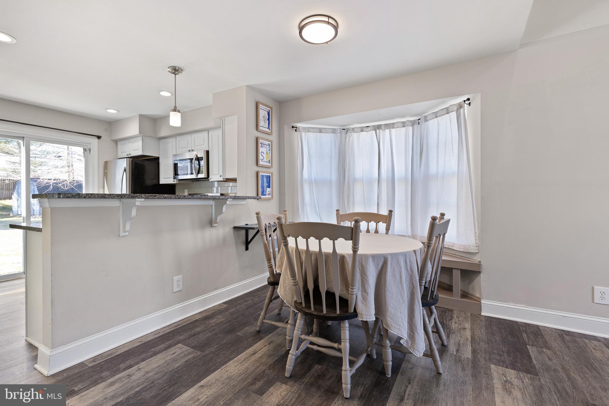 316 Hunters Road Swedesboro, NJ 08085 - Photo 6 of 32 Dining Area