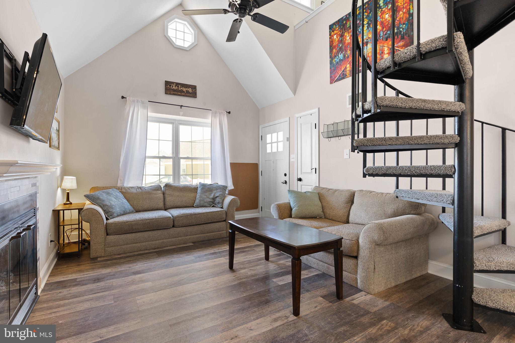 316 Hunters Road Swedesboro, NJ 08085 - Photo 8 of 32 Living Room