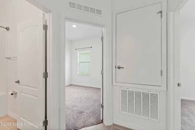 a view of entryway with bathroom