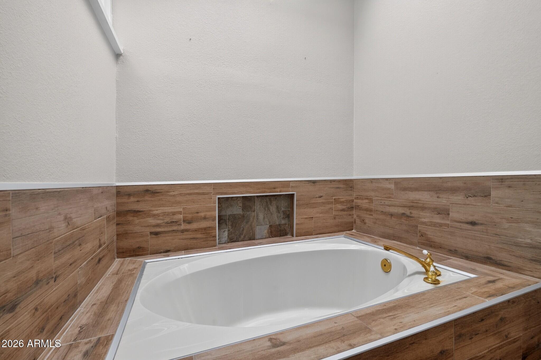 4615 East Monte Way Phoenix, AZ 85044 - Photo 14 of 35