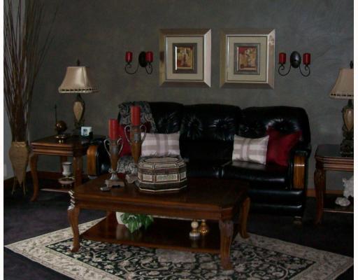 735 Bell Point Road Apollo, PA 15613 - Photo 4 of 17 Living Room.