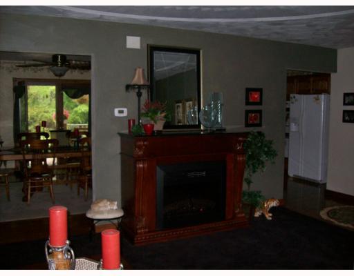 735 Bell Point Road Apollo, PA 15613 - Photo 5 of 17 Living Room.