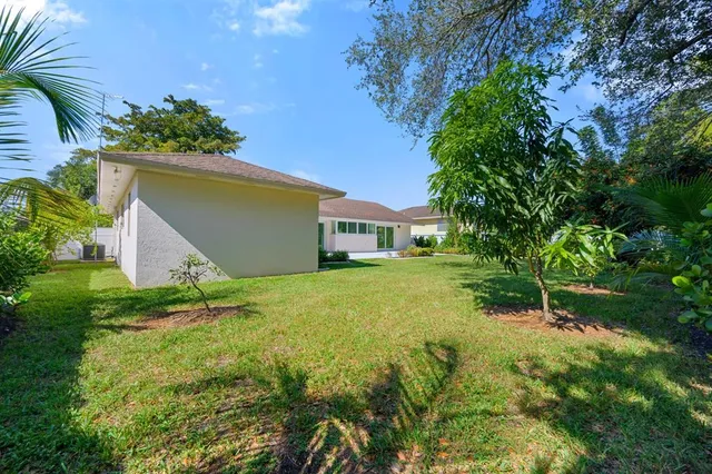 a view of a pathway with a yard