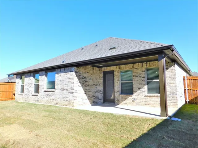 $2,095 | 3023 Cliffview Drive, Sanger, TX 76266