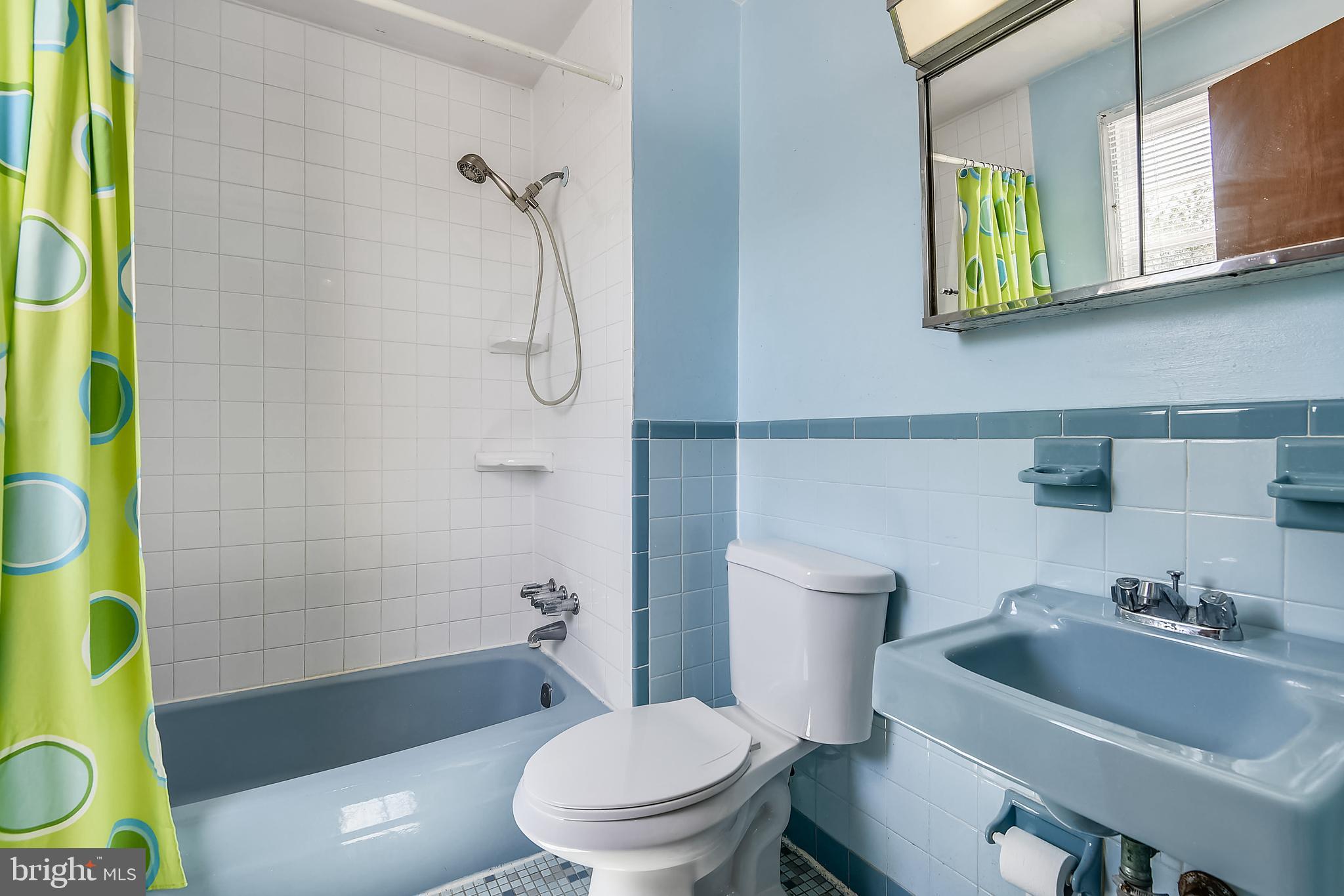 2925 Craiglawn Road Silver Spring, MD 20904 - Photo 46 of 77 Full bath at top of stairs