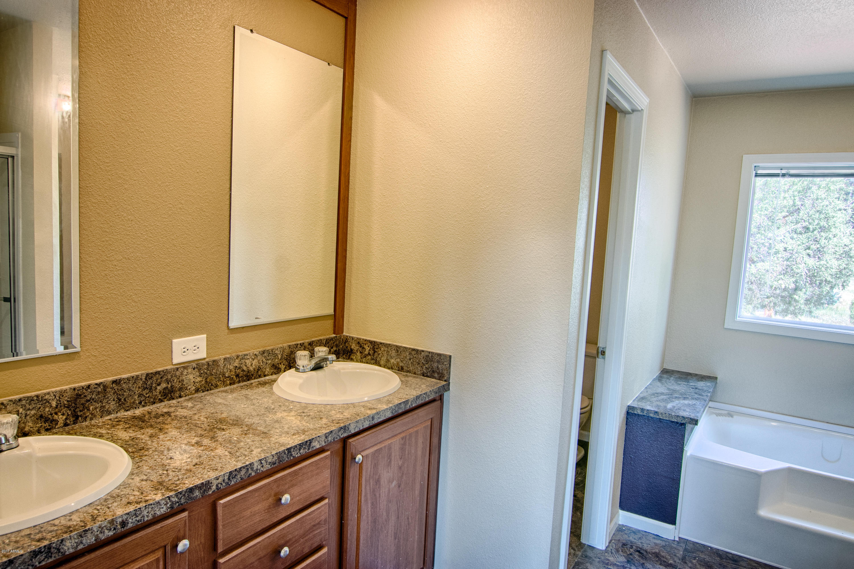 6922 Aces High Road Show Low, AZ 85901 - Photo 20 of 41 Master Bathroom