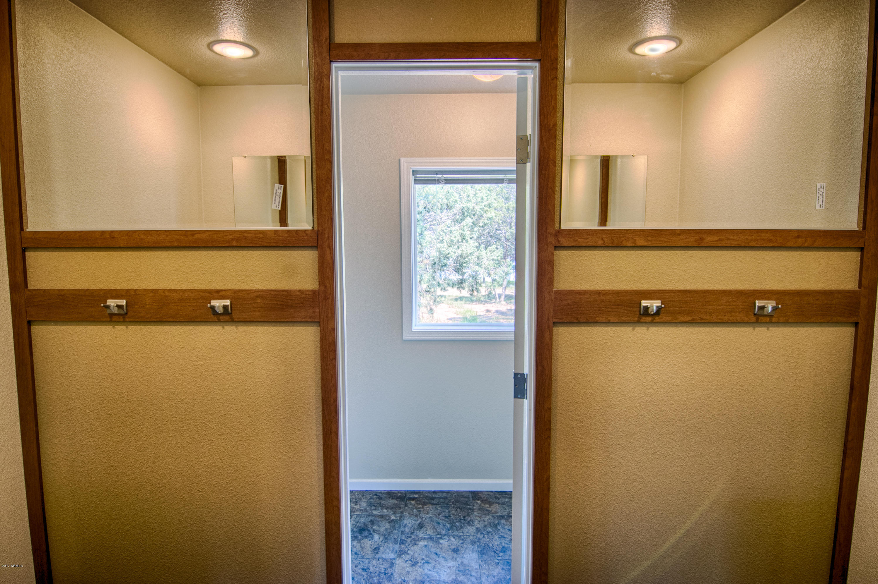 6922 Aces High Road Show Low, AZ 85901 - Photo 24 of 41 Master Closet