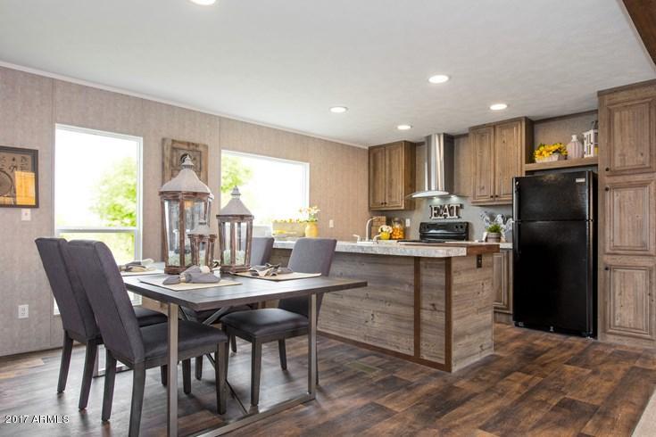 6922 Aces High Road Show Low, AZ 85901 - Photo 4 of 41 Kitchen and Dining