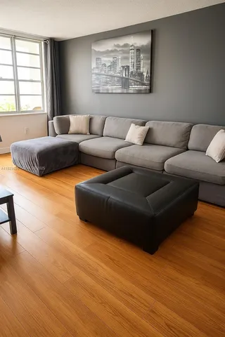 $2,050 | 1732 Meridian Avenue, Unit 502, Miami Beach, FL 33139