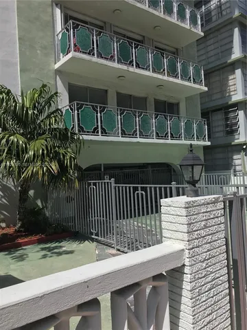 $2,050 | 1732 Meridian Avenue, Unit 502, Miami Beach, FL 33139
