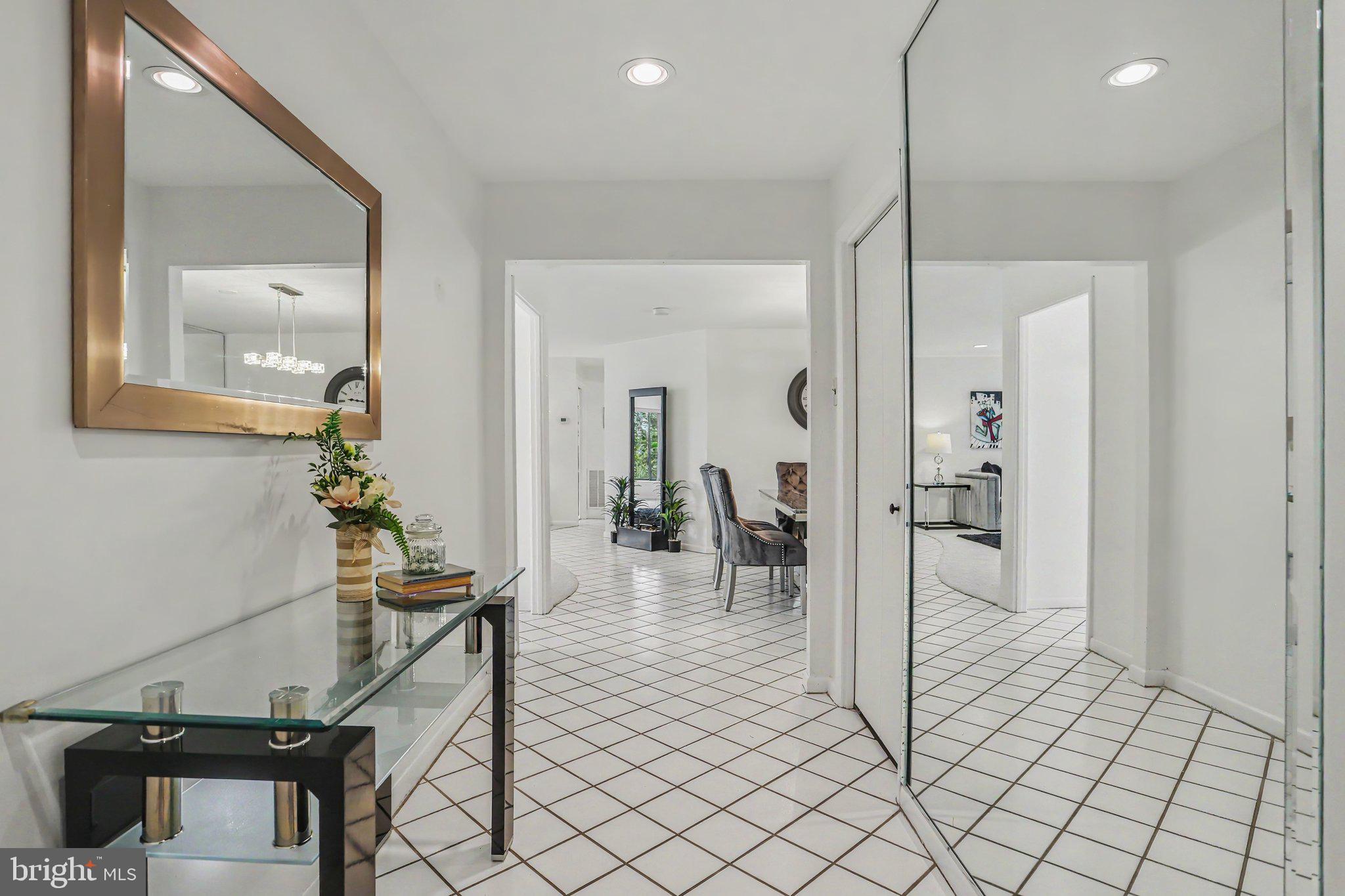 3041 Fallstaff Road, Unit 505D Baltimore, MD 21209 - Photo 7 of 26 Foyer