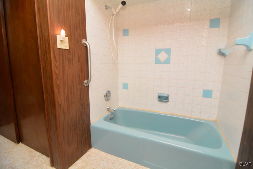 5324 Susan Road Coopersburg, PA 18036 - Photo 11 of 26 Gallery Image 11