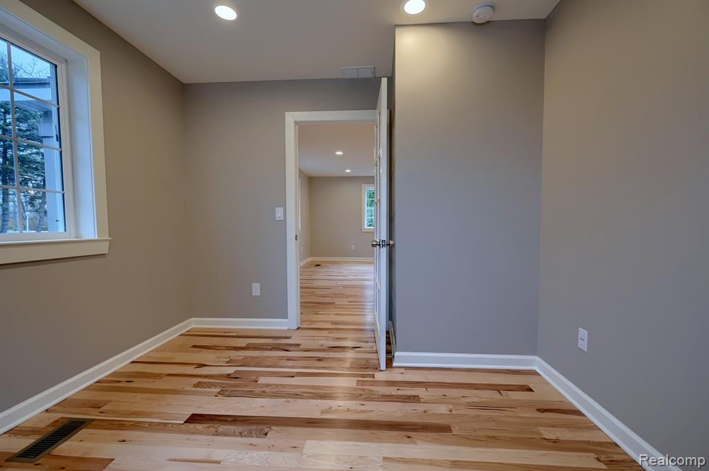 950 Leon Road Walled Lake, MI 48390 - Photo 12 of 36 Gallery Image 12