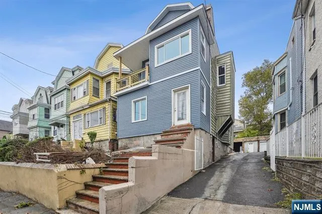 $2,800 | 127 Randolph Avenue, Unit 2, Jersey City, NJ 07305