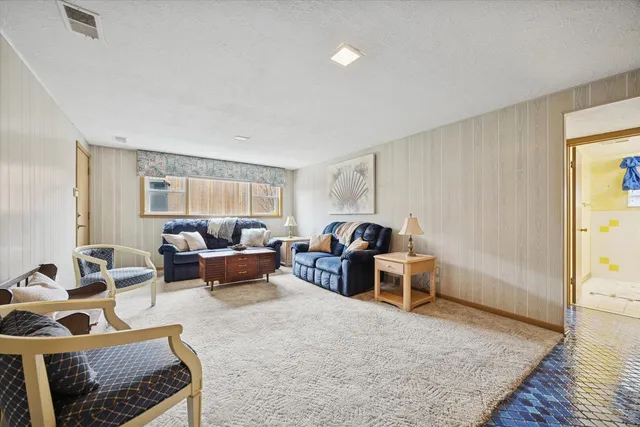 $479,000 | 9S215 Florence Avenue, Downers Grove, IL 60516