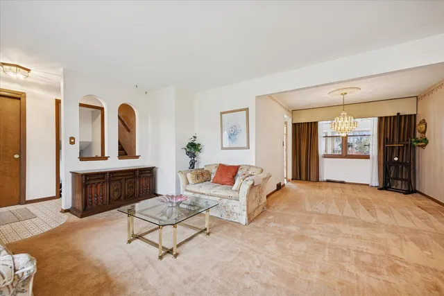 $479,000 | 9S215 Florence Avenue, Downers Grove, IL 60516