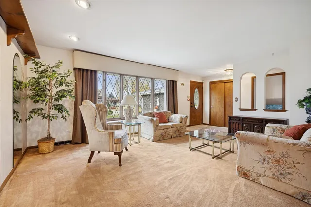 $479,000 | 9S215 Florence Avenue, Downers Grove, IL 60516