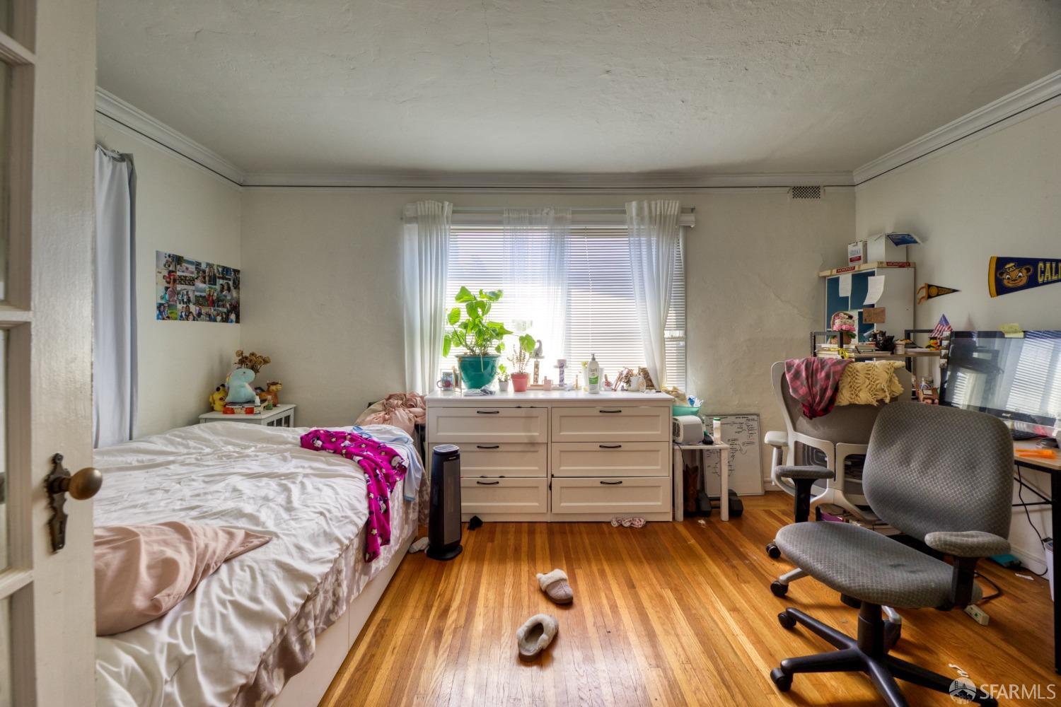1334-1336 Walnut Street Berkeley, CA 94709 - Photo 16 of 18 a bed room with a bed and a chair
