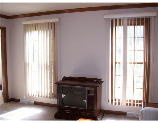 295 Hoenig Road Economy, PA 15143 - Photo 12 of 18 Living Room.