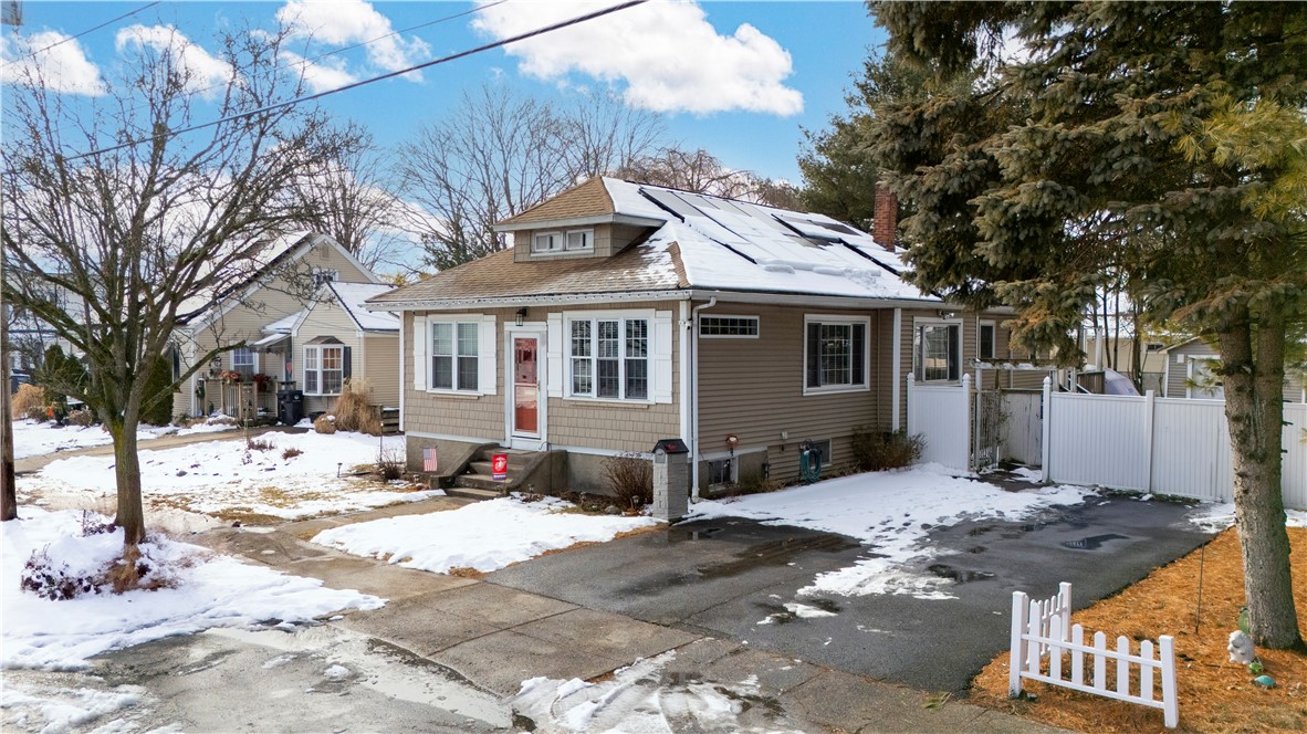 33 Woodhaven Road Pawtucket, RI 02861 - Photo 3 of 28 Gallery Image 3